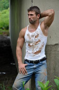 getyerroxoffinto:  Getyer Roxoff in TO said: Another muddy man!  Damn that’s hot!!!