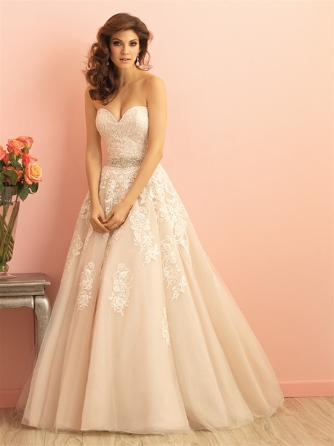 iamnotreallyintofashion:  Allure Romance 