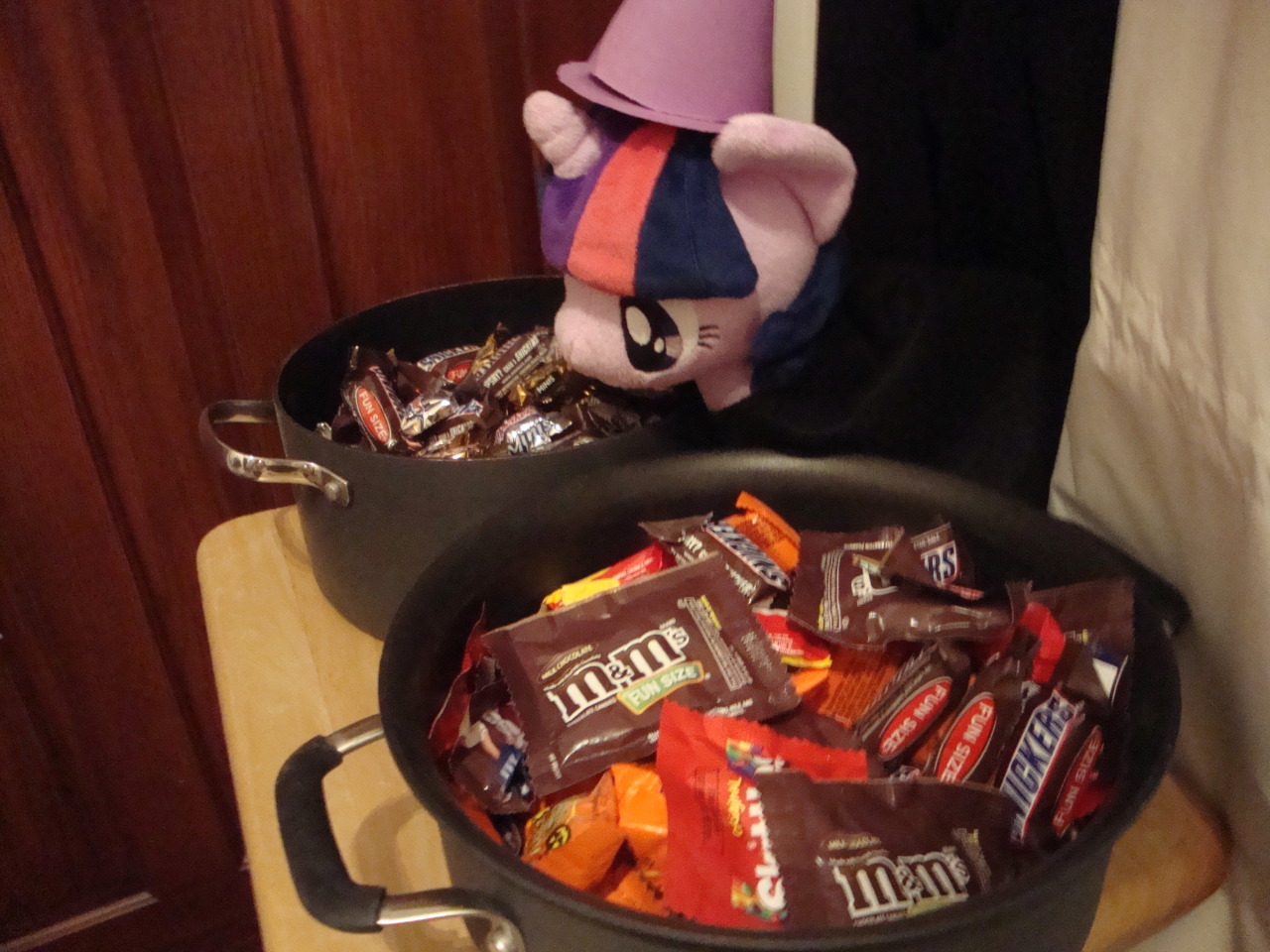 slice-of-life-twilight:  Twilight: Hello there, you pretty little anthropomorphic creatures! In