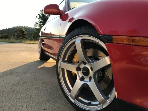 Clean MR2 equipped with our CEIKA front Big brake kit.Check out our website for more informations : 