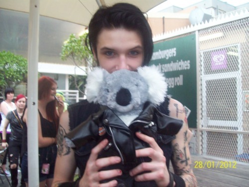 andybiersocks:  ah yes  look at all these  satanic people  that worship the devil