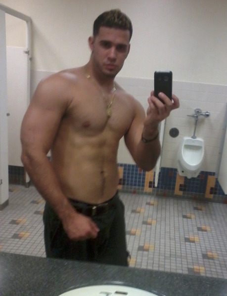 thehornyguys:  Hung papi