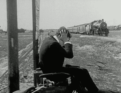 remshel:sancheeeeez762:Buster Keaton’s stunts before green screen - 1920sOkay, this is amazing and I