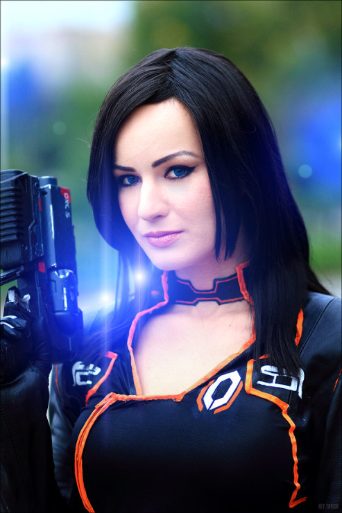 cosplayblog:  Miranda Lawson from Mass Effect 2  Cosplayer: Hannuki [DA / VK / FB]Photographer: