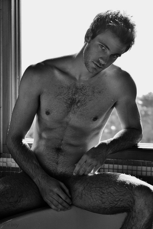 articsea:  Black and white 16www.articsea.tumblr.com   snapchat: hairylgsshow me your hairy legs
