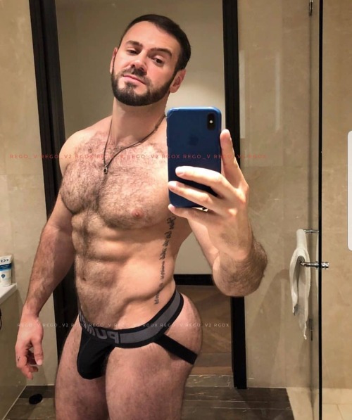 beardedhairyscruffhunks: @rego_v displaying perfect abs before quarentine.https://www.instagram.com/