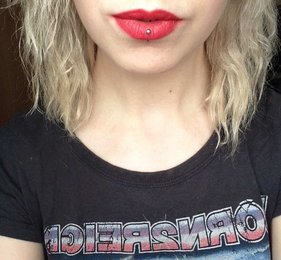 catfartface:  Red lipstick is life