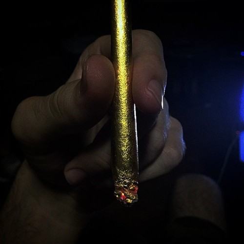 phuckindope:24k gold rolling papers