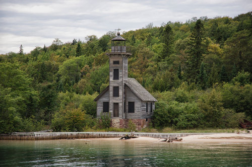 sixpenceee:  Fall TransformationLocation From Top To Bottom:Tu Hwnt I’r Bont Tearoom in Llanrwst, North WalesForest Lake In PolandPoet’s Walk, Central Park, New York, USACapitol Creek ValleyGrand Island East Channel Light House, Michigan, USA(Source)