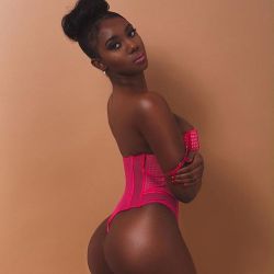 dswsubmit:  http://www.darkskinwomen.com