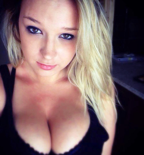 notforhireesquire:bigboobed-amateurhour:Big-breasted amateur girls 