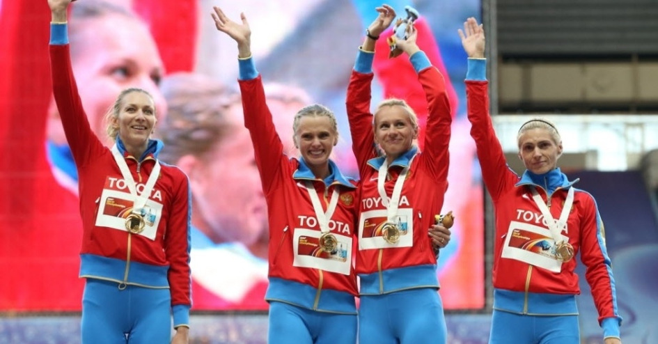 awkwardsituationist:  after winning the 4X400m gold at the the world athletics championships