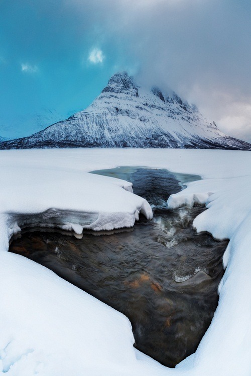 ponderation:  In Between by xtopaz 