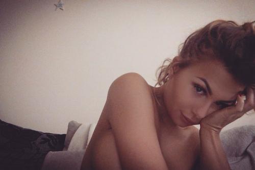 WHAT DO YOU WANNA SEE MORE OFF? This is your time to say your opinion, more workouts, more food, more makeup and beauty, more clothes, more I don’t know what?! Haha! Let me know!!! by jellydevote