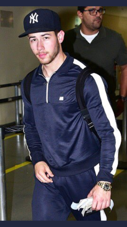 elpincheari:Nick Jonas