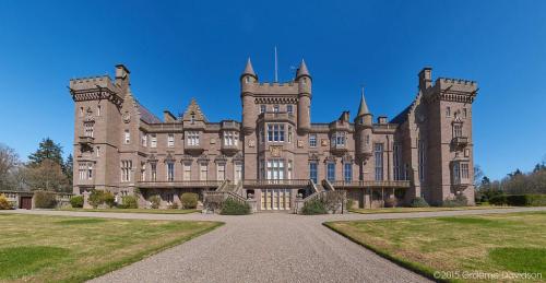 (via Kinnaird Castle - Angus, Scotland - This castle has been home to the Carnegie family, the Earls