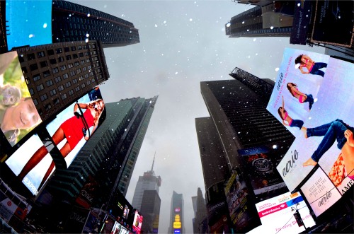 Nevant a Times Square, New York
Neu entre les pantalles