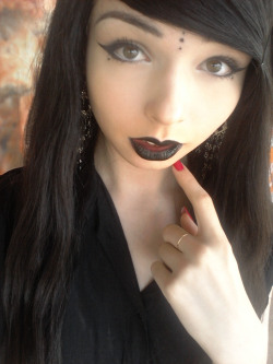 zacarialee:  Me being all gothic an stuff