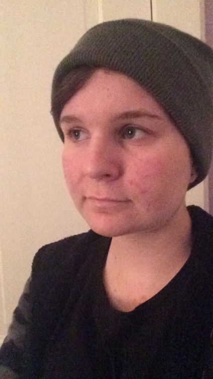 queensyther: BEANIE SELFIE FOR @jugheadweek tfw u fuckin only remembered to do it 50 minutes after m