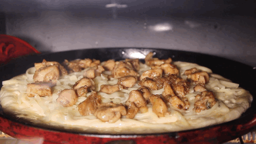 jammycooks:Here’s a real-life recipe for Garlic Chicken Pizza from Yo-Kai Watch 3. It’s the second o