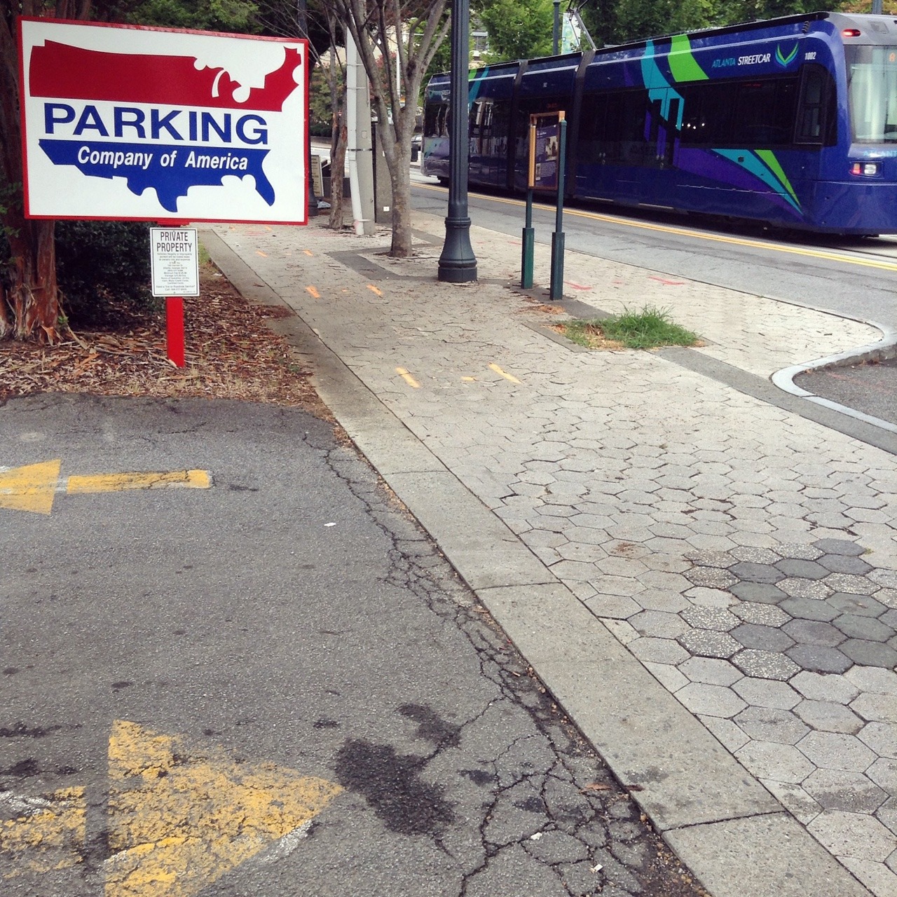 atlurbanist: Streetcar tour of bad land use in Atlanta  “If you look to the left,