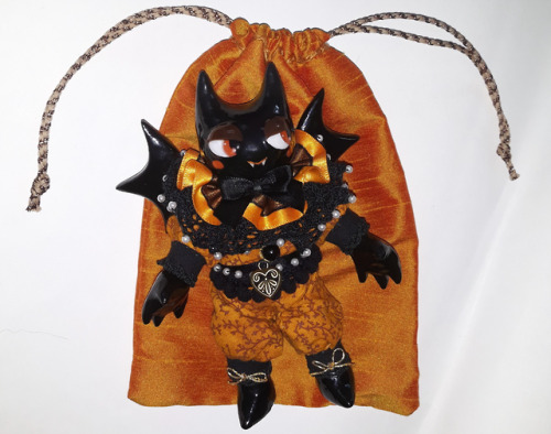 slocotion:  Custom bat for @ crocojaws on instagram, with a matching drawstring bag. The most Halloween bat so far <3 (commissions currently closed) Etsy / instagram 