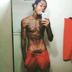 therealhoodfreak:  Reblog if u like them skinny niggaz wit 🍆