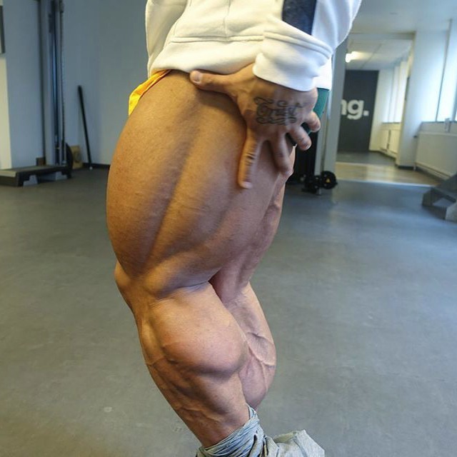 muslfreak:“Just my legs, the client said. I didn’t even have to take off my shirt.