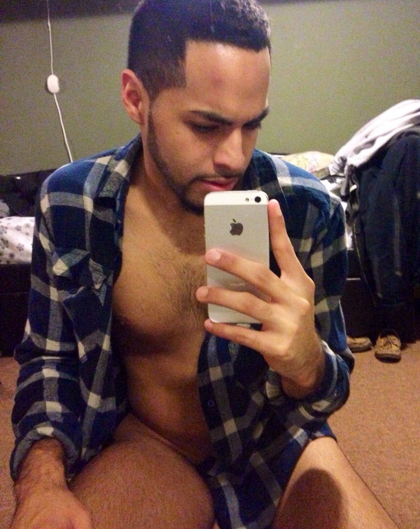 leonardo732:  Twitter/Instagram: @Leonaido732  Mmmmm