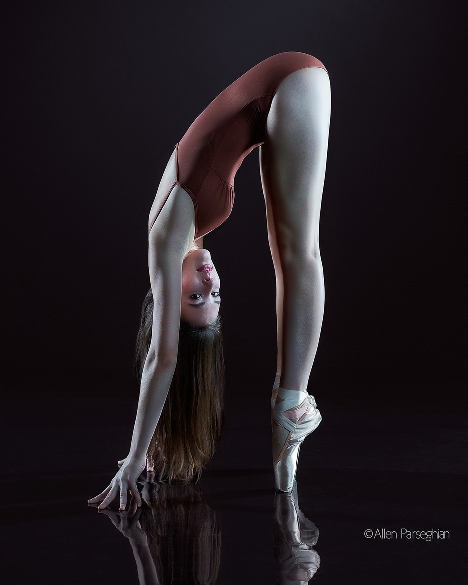 fat-bottom-girls:  pedalfar:  500px / Upside Down (Allyssa Bross of Los Angeles Ballet)