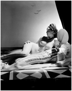 Ffhum:odalisque - 1943 Photo By Horst P. Horst Https://Painted-Face.com/