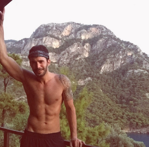 Barış Arduçsay hi to this perfect hunk who is extremely popular these days in Turkey! he is a