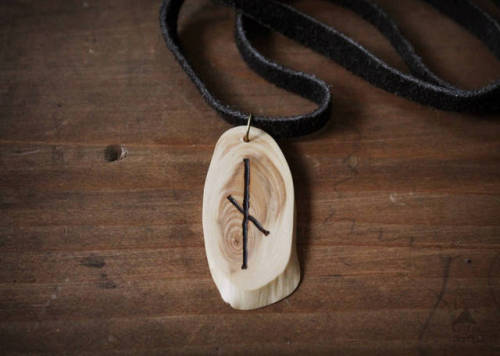 Wooden rune necklaces bearing the viking runes Dagaz, Jera, Eihwaz, Ehwaz, Nauthiz, Uruz and Gebo.Th