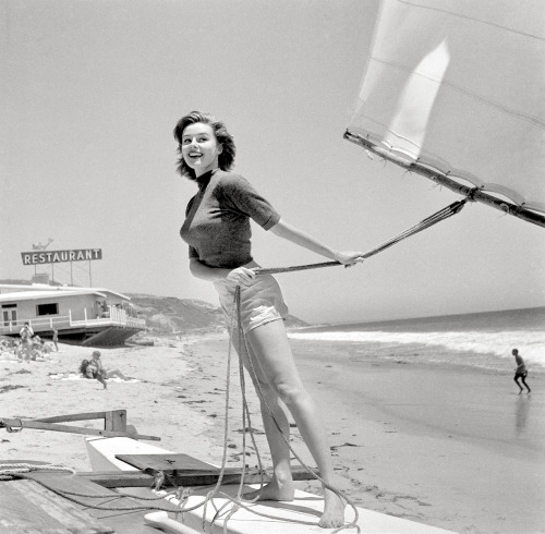 Elaine Stewart / during the Thalians Beach Ball, Malibu, July 15, 1956 / photo by Earl Leaf.