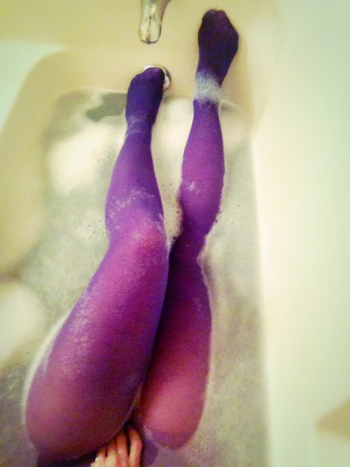 sexsweetsstockingsandsuperheroes:  While I’ve been away, Ororo has been keep things clean at home, but in the dirtiest of ways! She looks incredibly sexy in her wet, soapy tights! I wished I had been there for the photo shoot. I can’t wait to get
