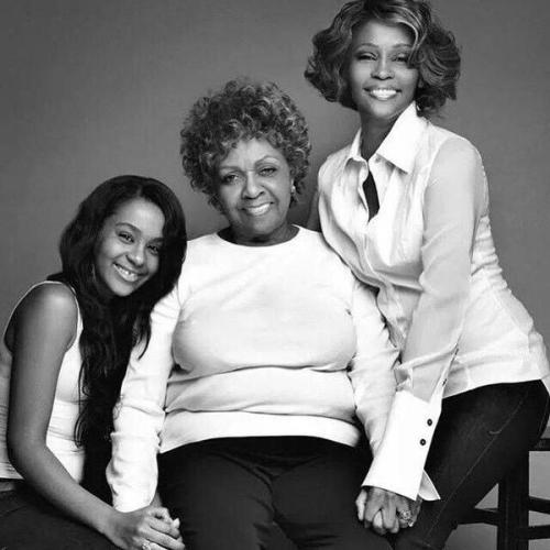 chrissongzzz:She had to bury Whitney and now she has to bury her granddaughter. Praying for Cissy.#B