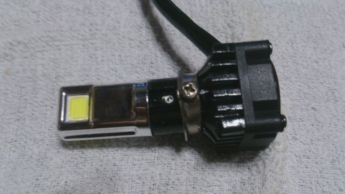 解り辛いですけど光軸調整の為にカラーを削ってあります。