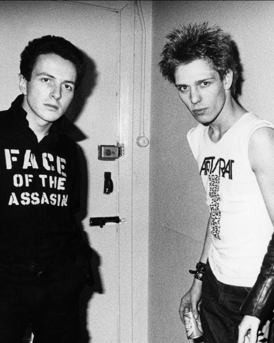 theministryofsoul: Joe Strummer and Paul Simonon from The Clash backstage during