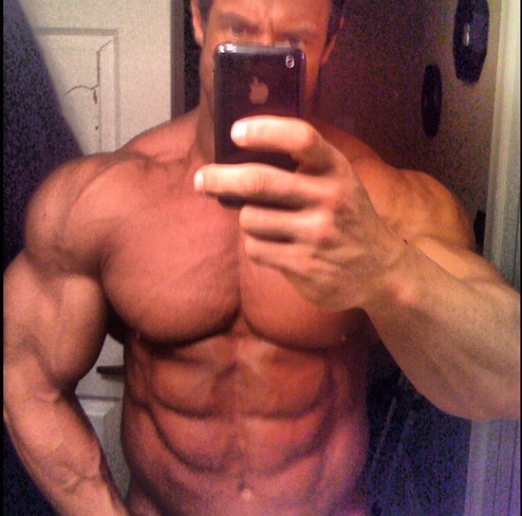 jboys20:  💕JEZEBEL’S HUNK OF THE DAY💕  My daddy is all muscle 😘  Follow
