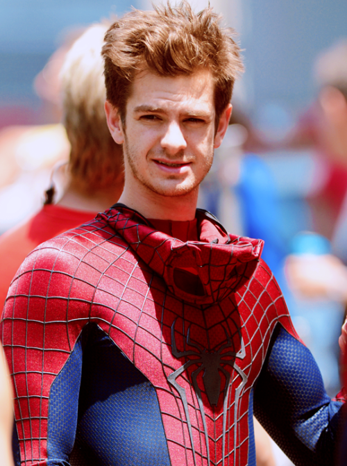 nikita-mearss: Andrew Garfield on set of “The Amazing Spider-Man 2″