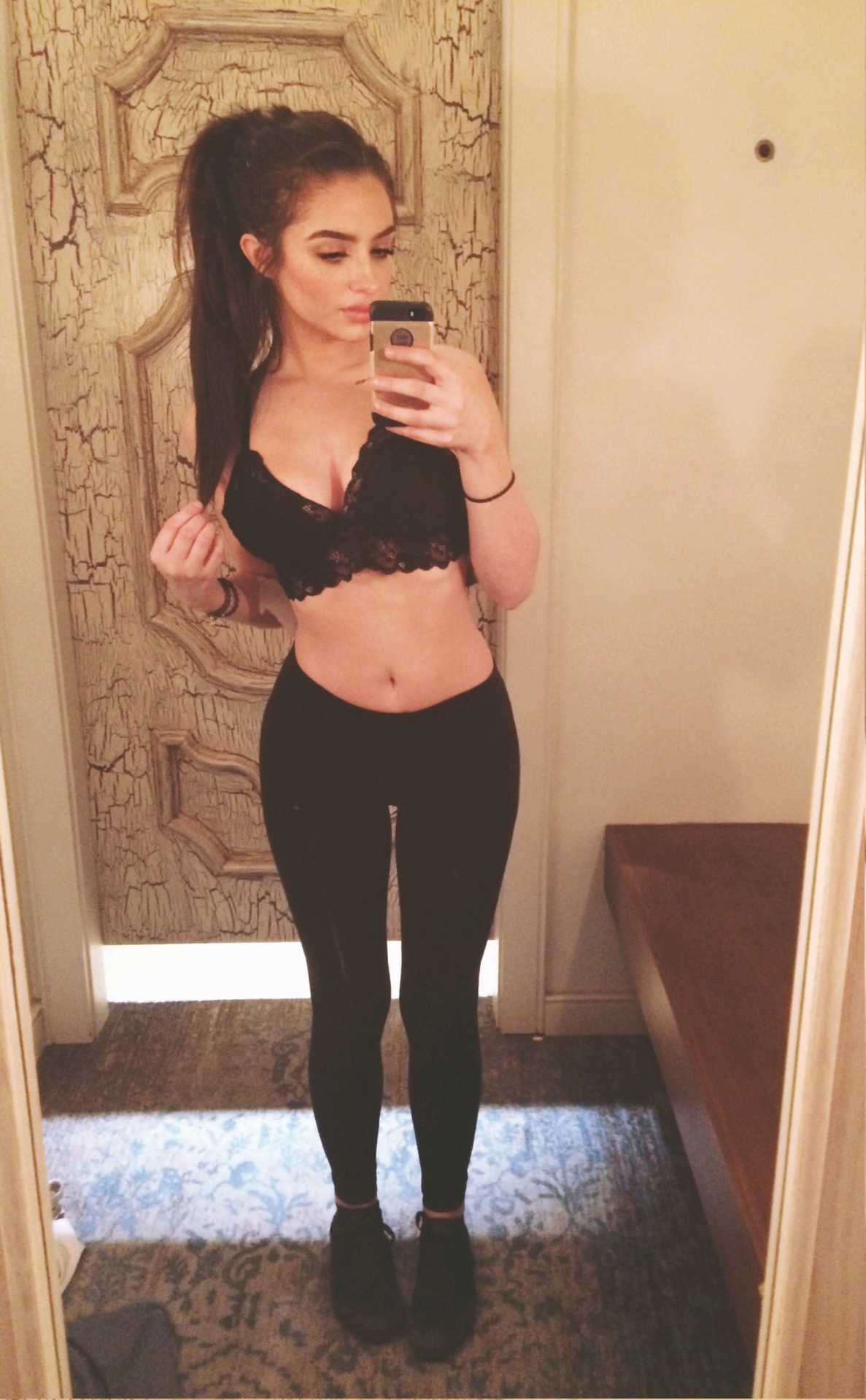 goldennfoxx:  I couldn’t afford this top so I took a picture in it instead.