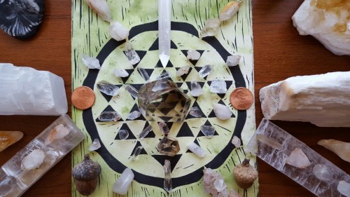 printpaws:New prosperity altar for the living room and some good luck for everyone’s dash :)