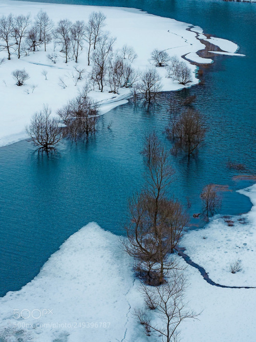 Turquoise lake in winter by Haru2280