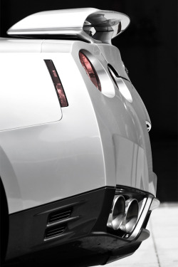 italian-luxury:  2011 GTR | More