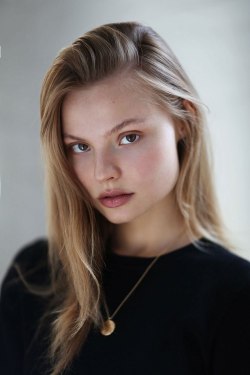 runwayandbeauty:  Magdalena Frackowiak -