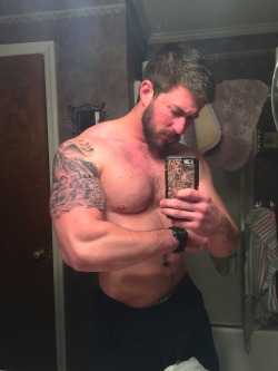 redneck-juliet9:  jtl4:  It “twas arm day.