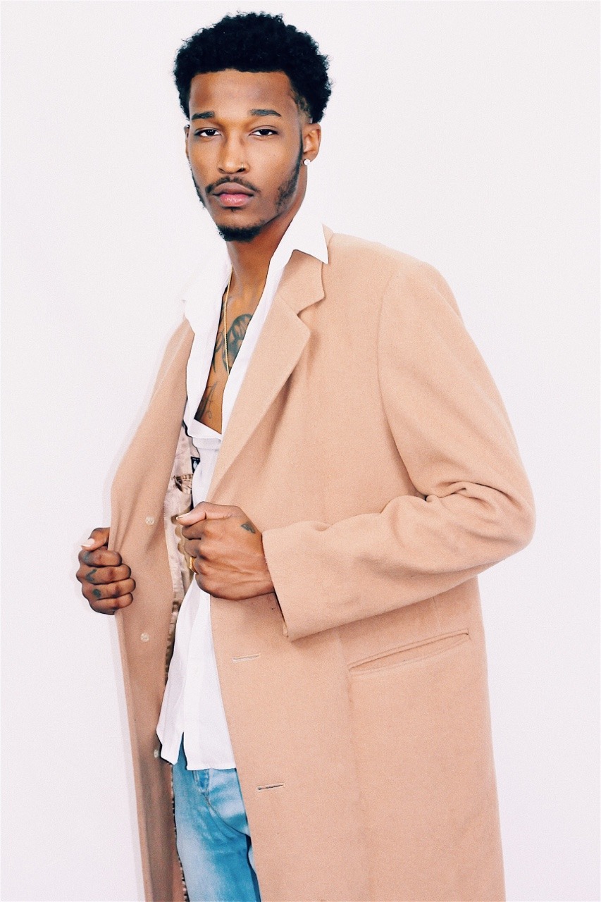 blackfashion:  Model: Kenneth Maxwell   Tumblr: @viewsofanartist   Instagram: https://www.instagram.com/viewsofanartist/