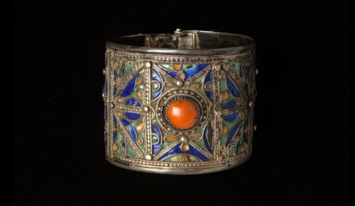 mydearalgeria:Algeria. Kabyle bracelet made up of enameled silver and coral, Ath yenni tribe - Late 