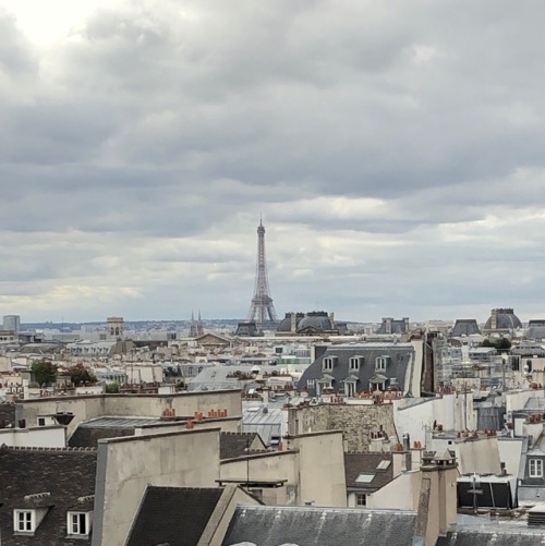 paris sous les nuages