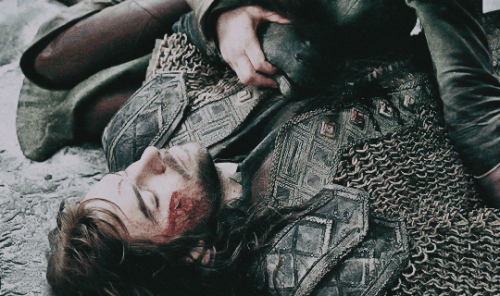 silvan-captain:You cannot save peopleYou can only love them (x)